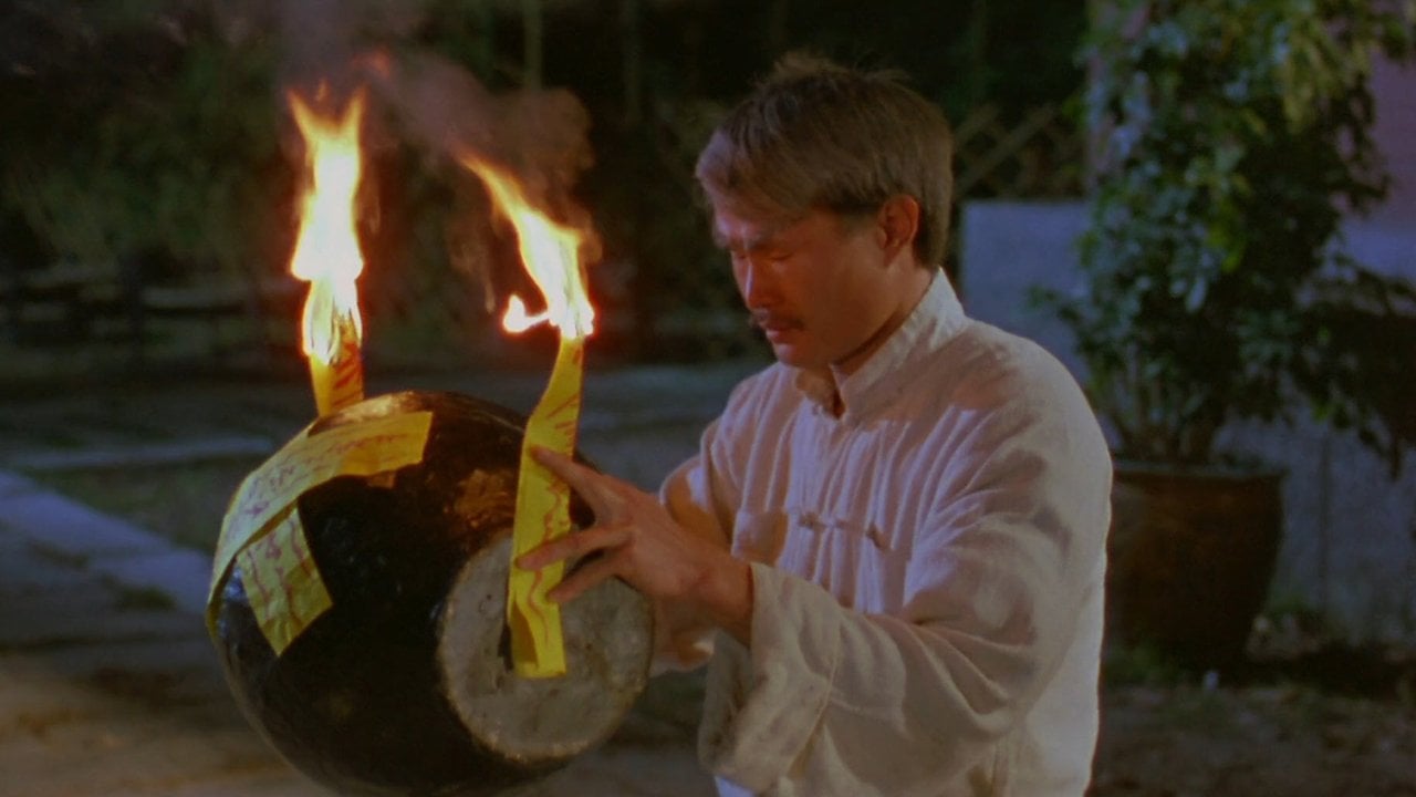 Cena do filme Vampire vs. Vampire