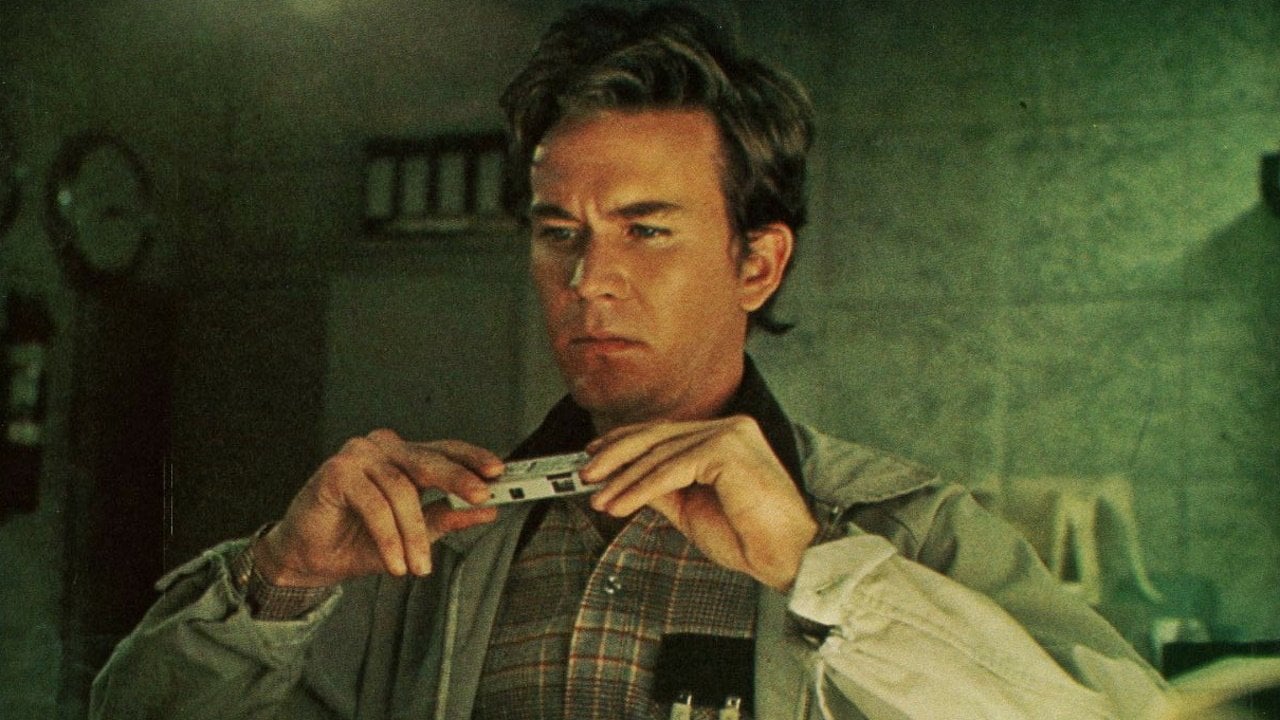 Cena do filme A Traição do Falcão