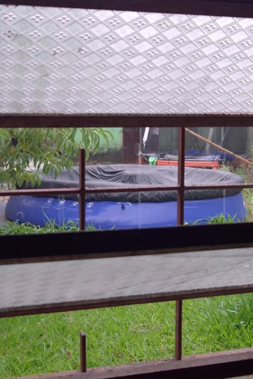 Poster do filme quando chove em um sábado